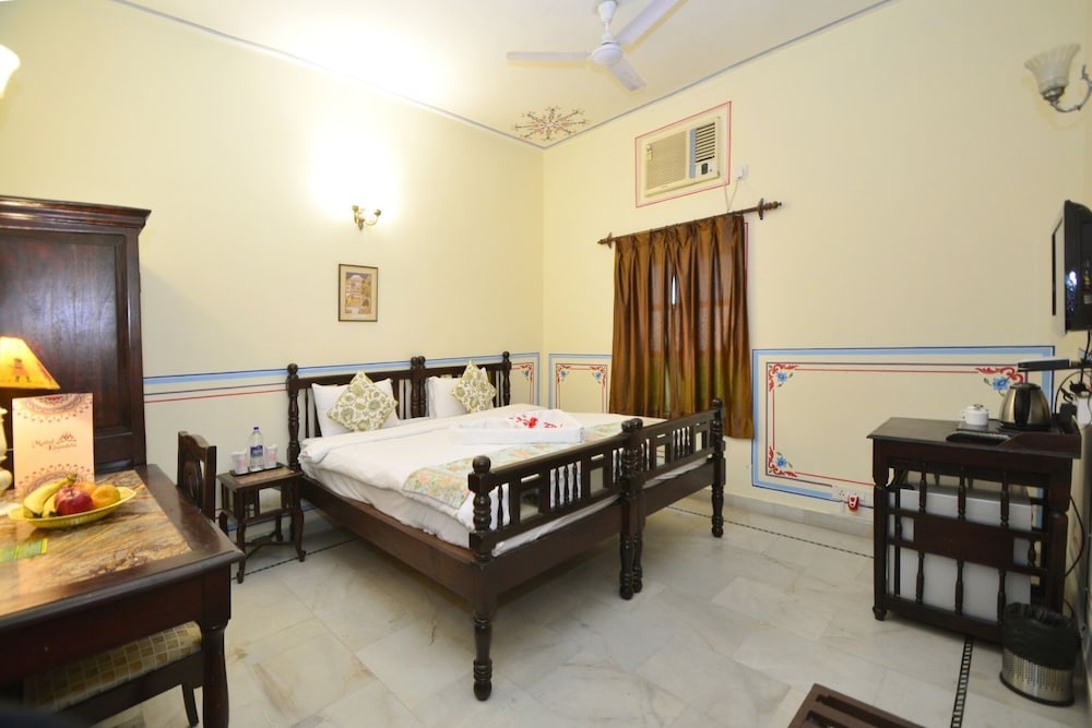Mahal Khandela 12/32