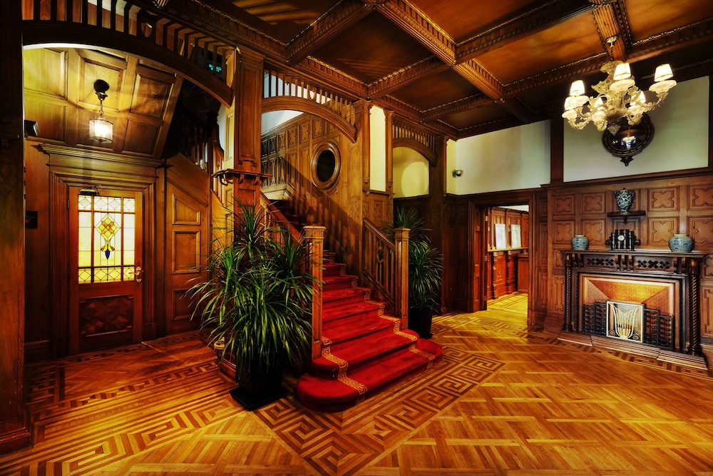 Heng Shan Moller Villa Hotel 10/50