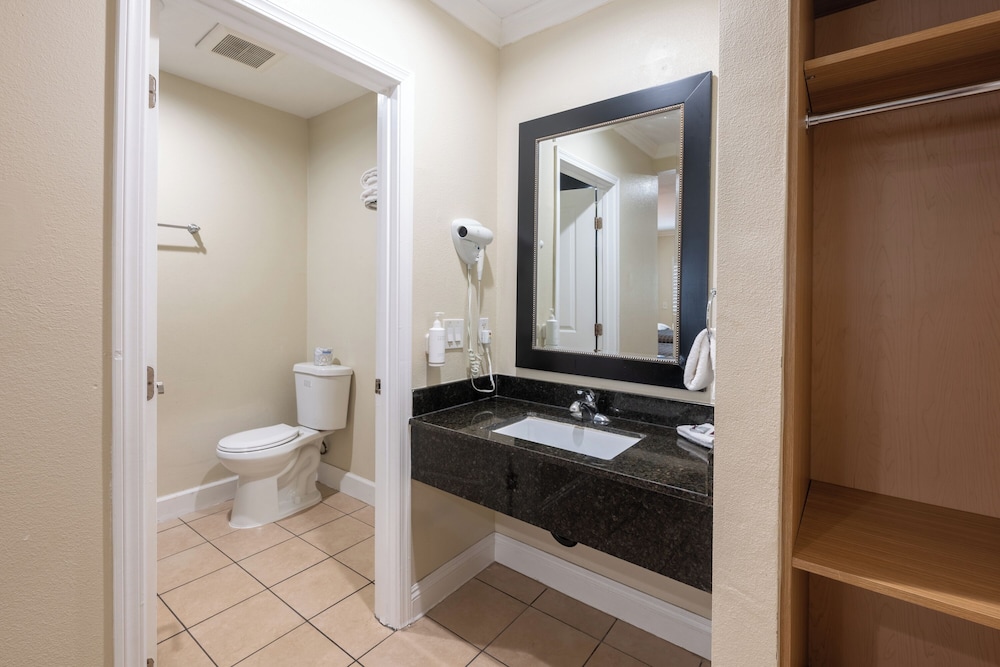 Hollywood City Inn 59/60