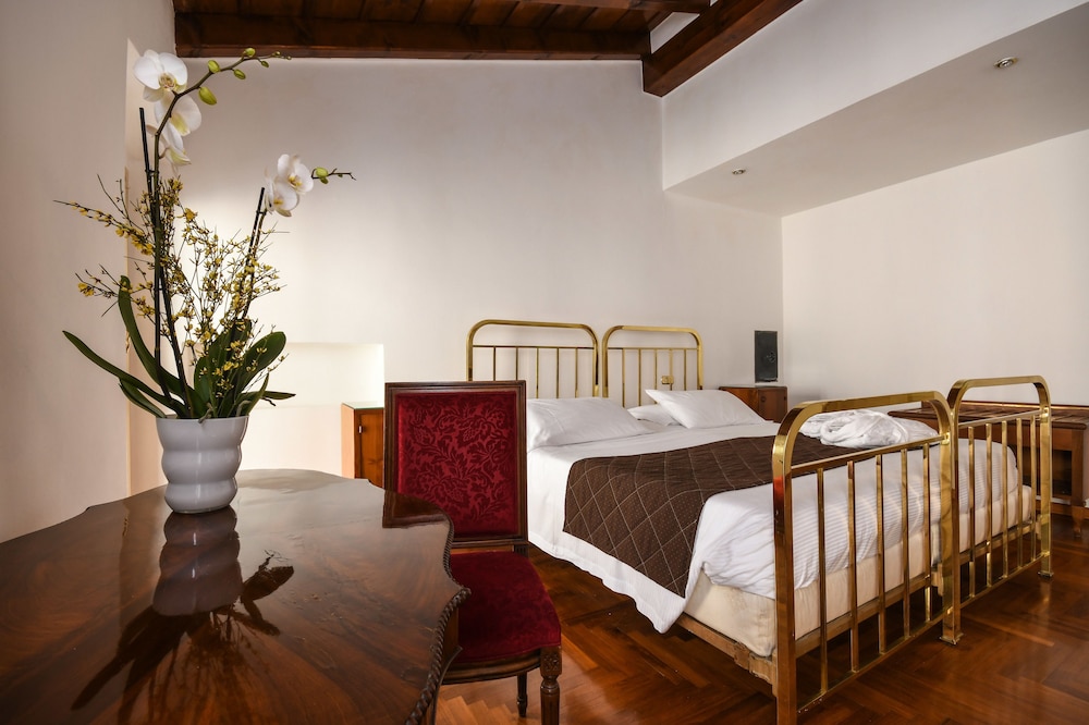 Vittoria Hotel 33/75