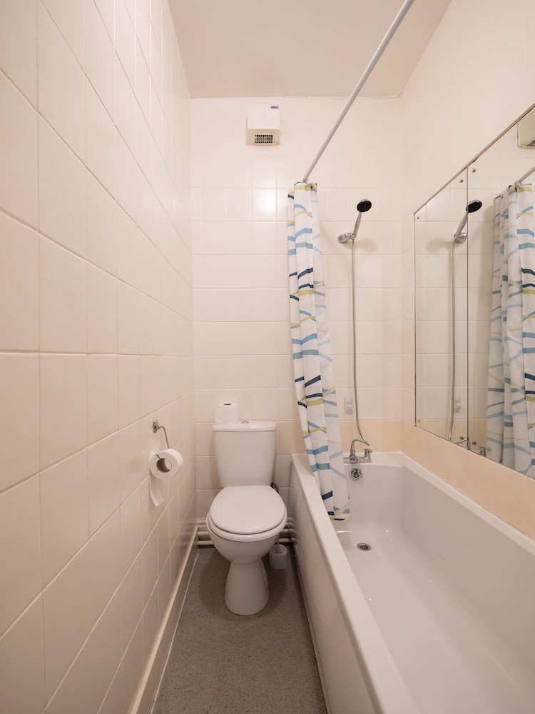 Oyo Pier Hotel Rhyl 37/40