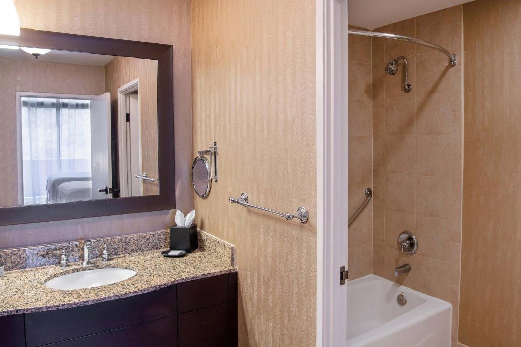 جناح تنفيذي بسريرين كوين بشرفة مع أريكة، Sheraton Mission Valley San Diego 3/3