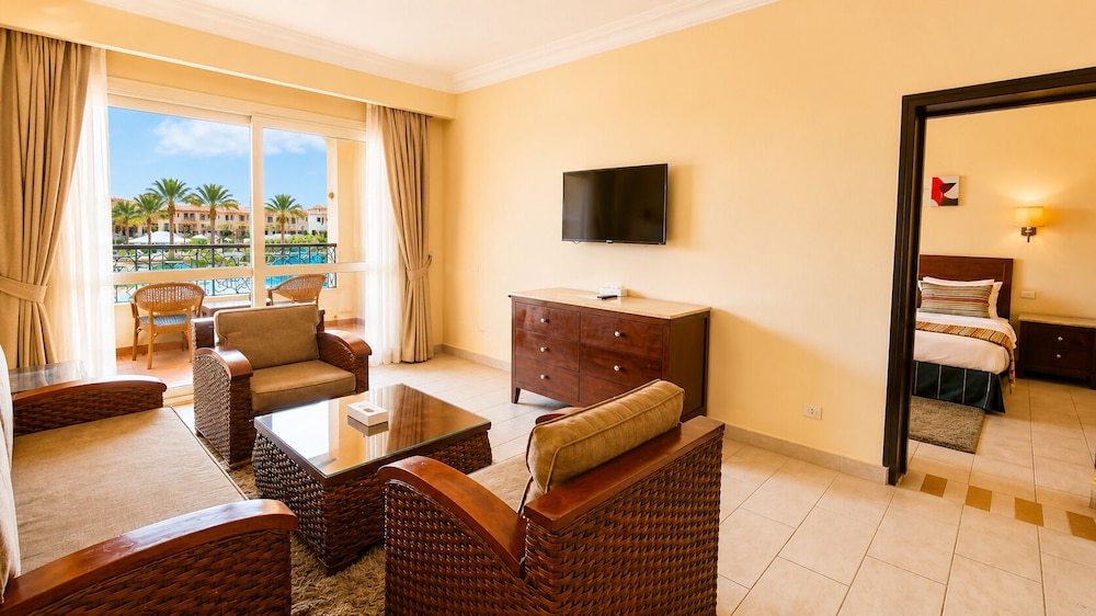 Regency Plaza Aqua Park Spa Resort 67/87