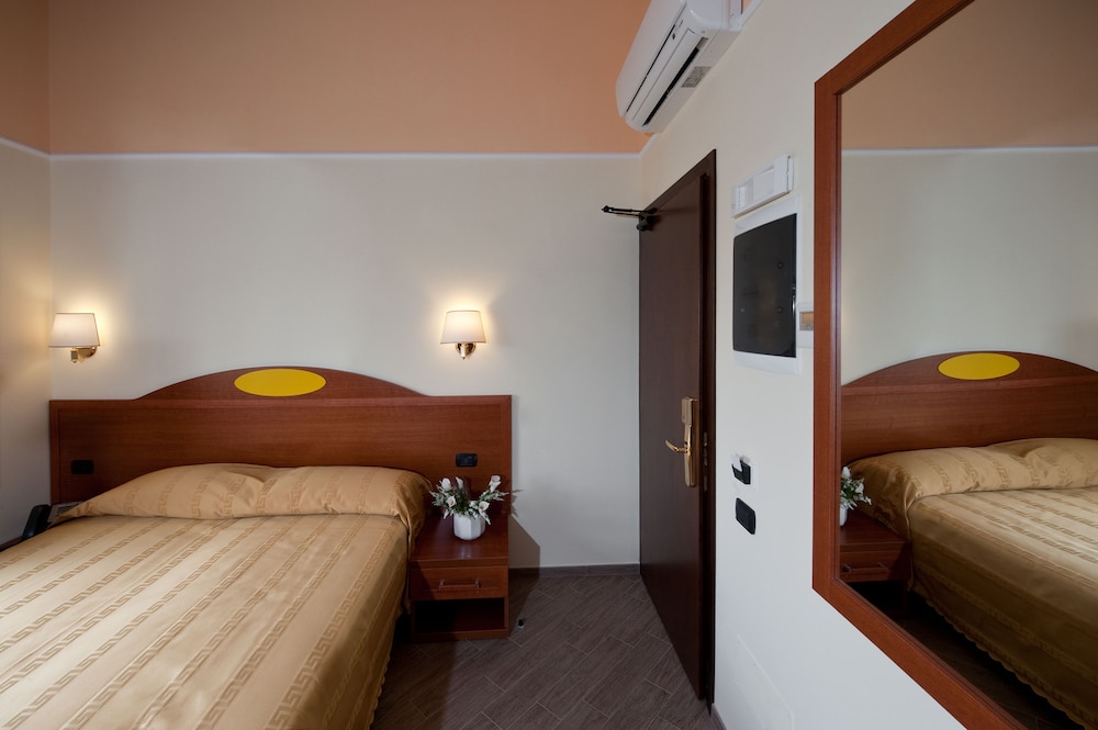 Hotel Roma Tiburtina 17/50