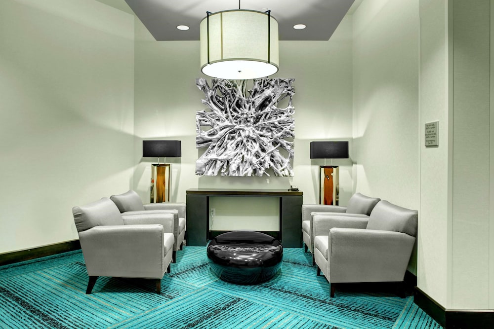 Hampton Inn And Suites Roanoke-Downtown 34/75