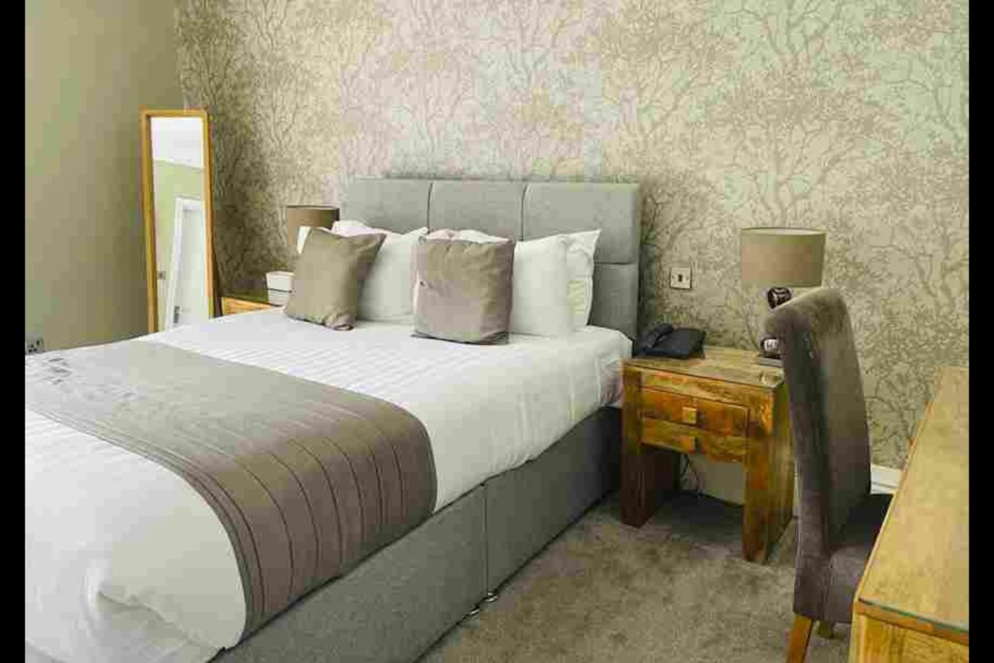 Oaklands Hotel 21/40