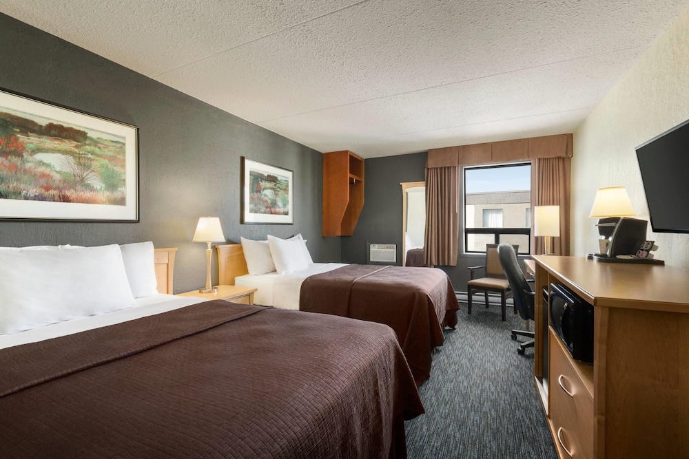 Travelodge by Wyndham Edmonton West 12/53