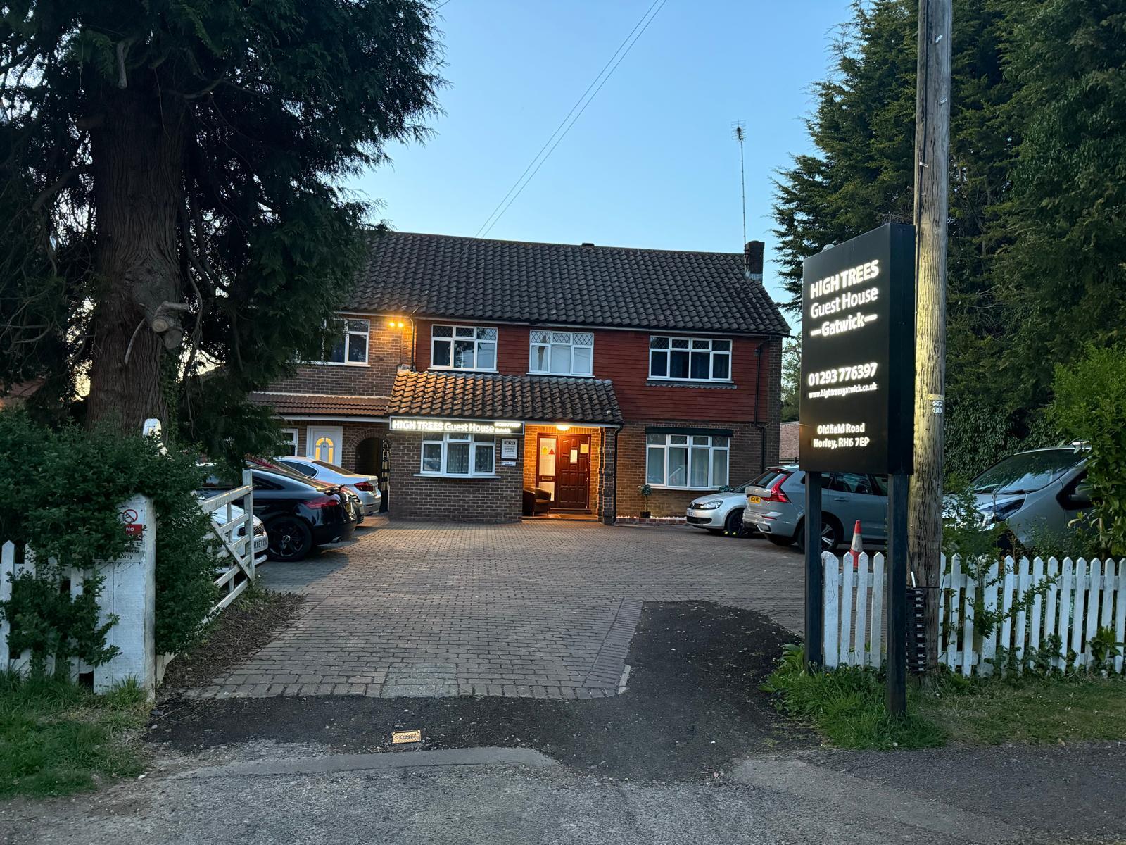 High Trees Guest House Gatwick 36/49
