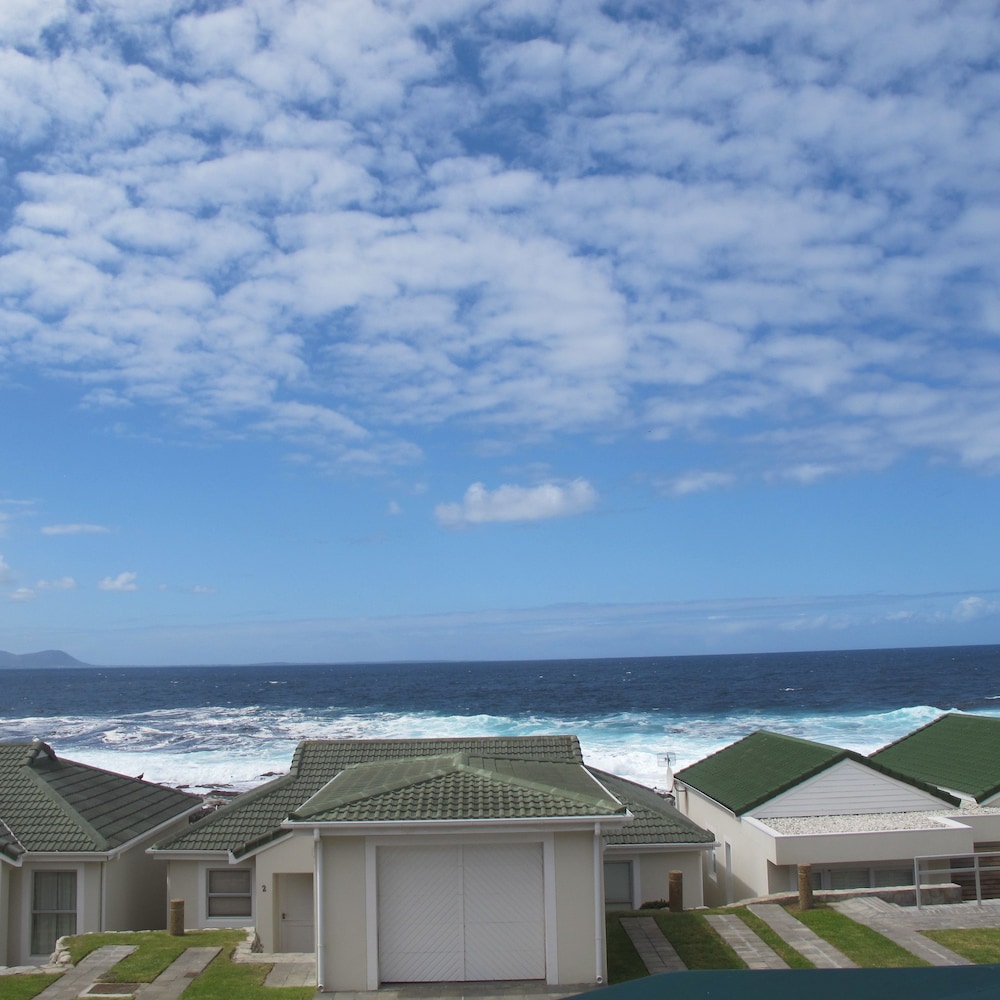 Ocean Edge Apartments 16/22