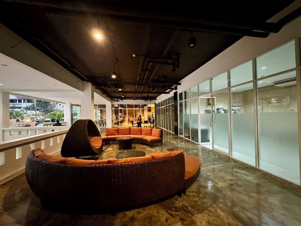 CROWN PATTAYA BEACH HOTEL 42/58