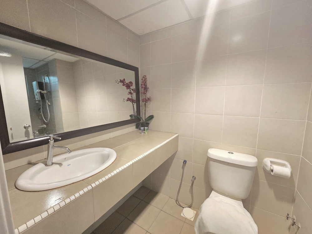 Aster Hotel Bukit Jalil 49/50