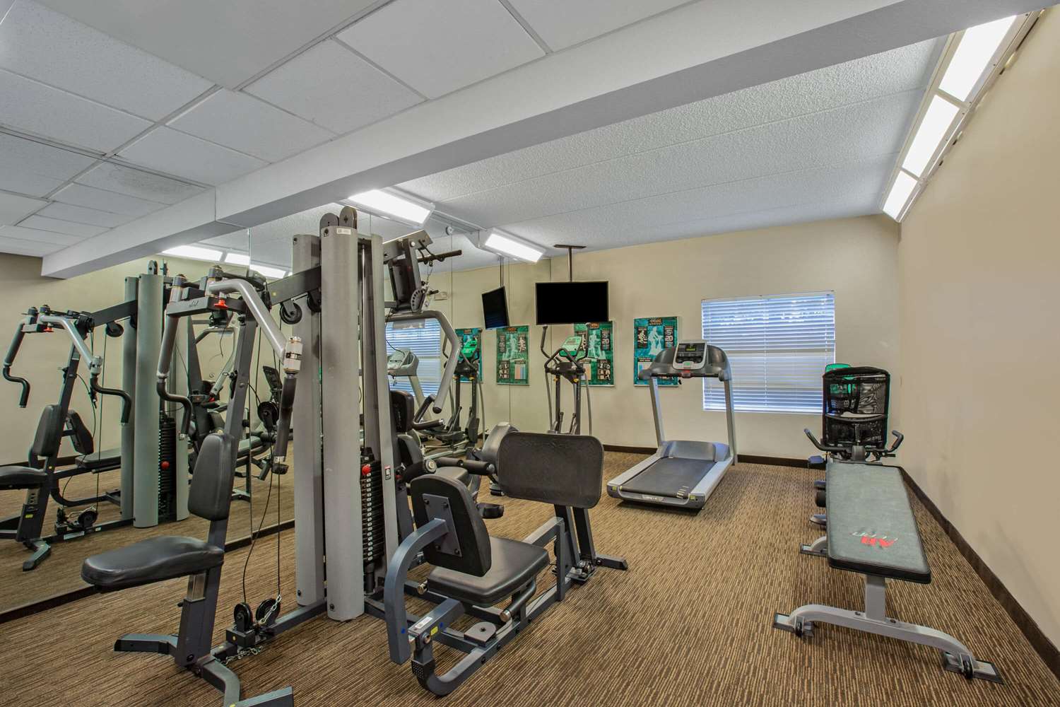 La Quinta Inn and Suites by Wyndham Miami Airport West 34/60