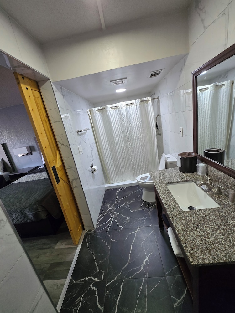 Stay Inn and Suites 76/76