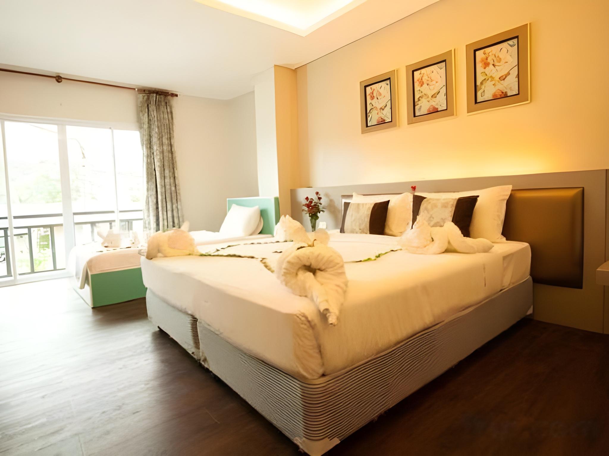 Standard, Queen Bed, No Window