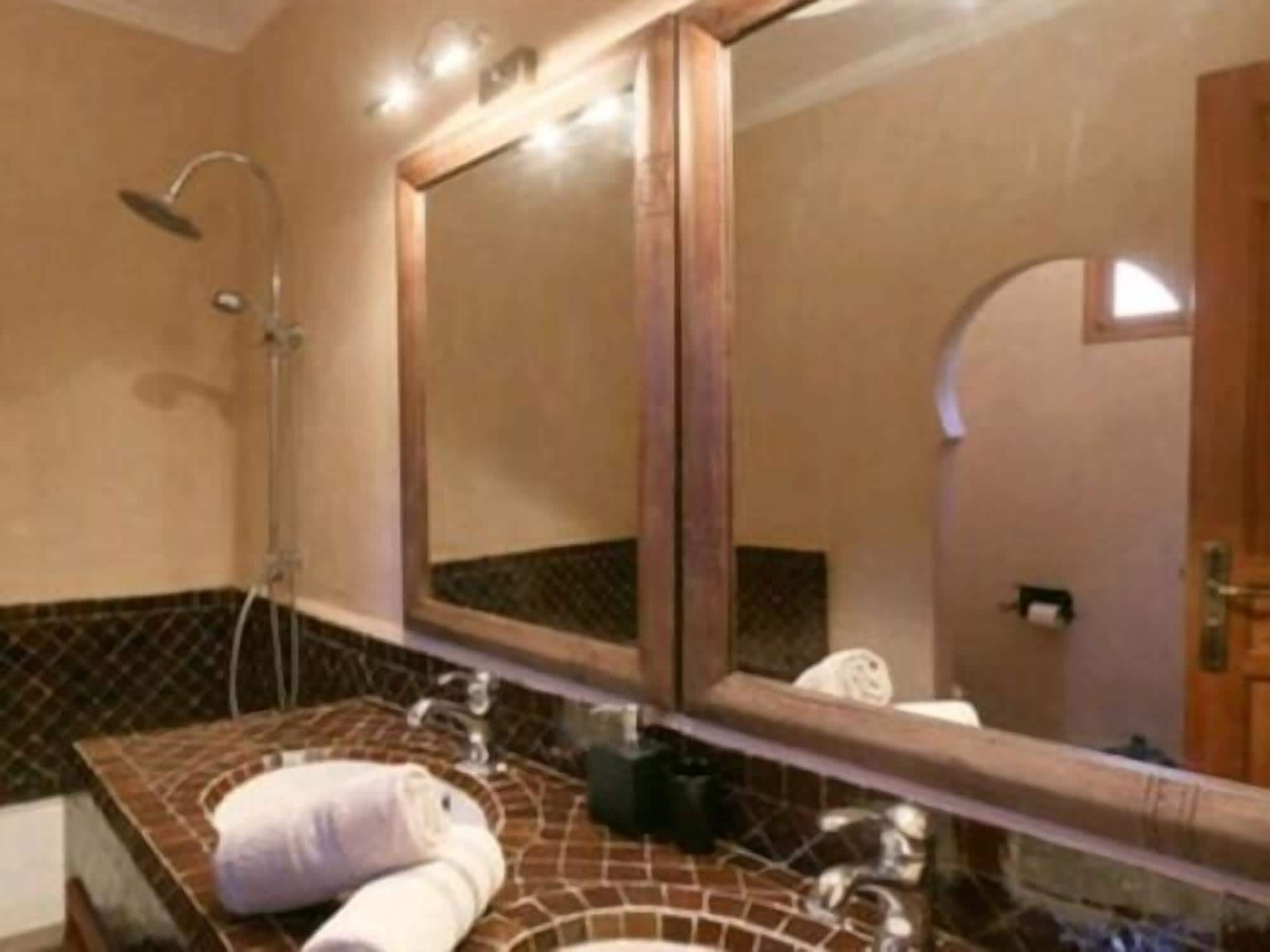 BORDEAUX, DOUBLE BED, PRIVATE BATHROOM