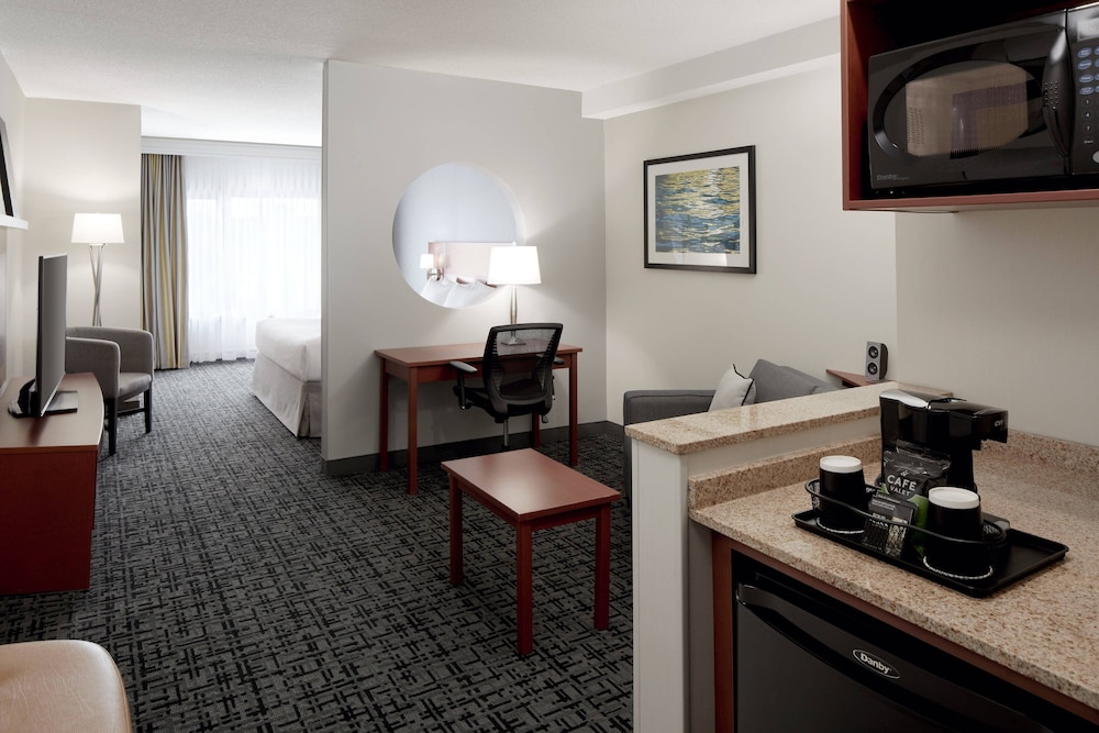 Fairfield Inn Suites Montreal Airport 20/30