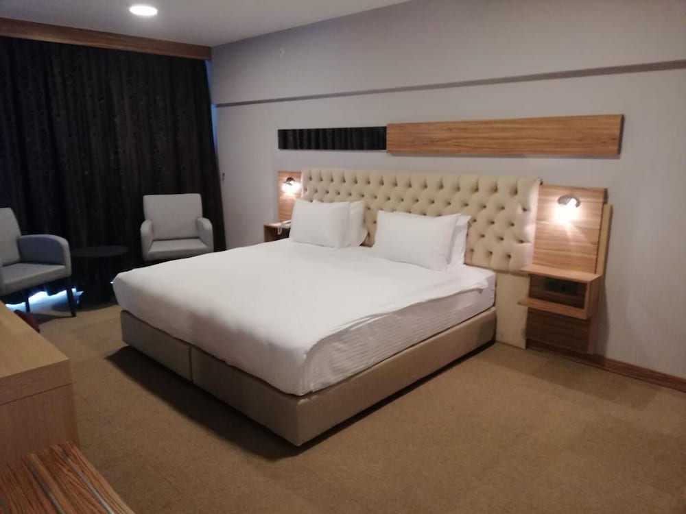 Greymark Hotel 8/57