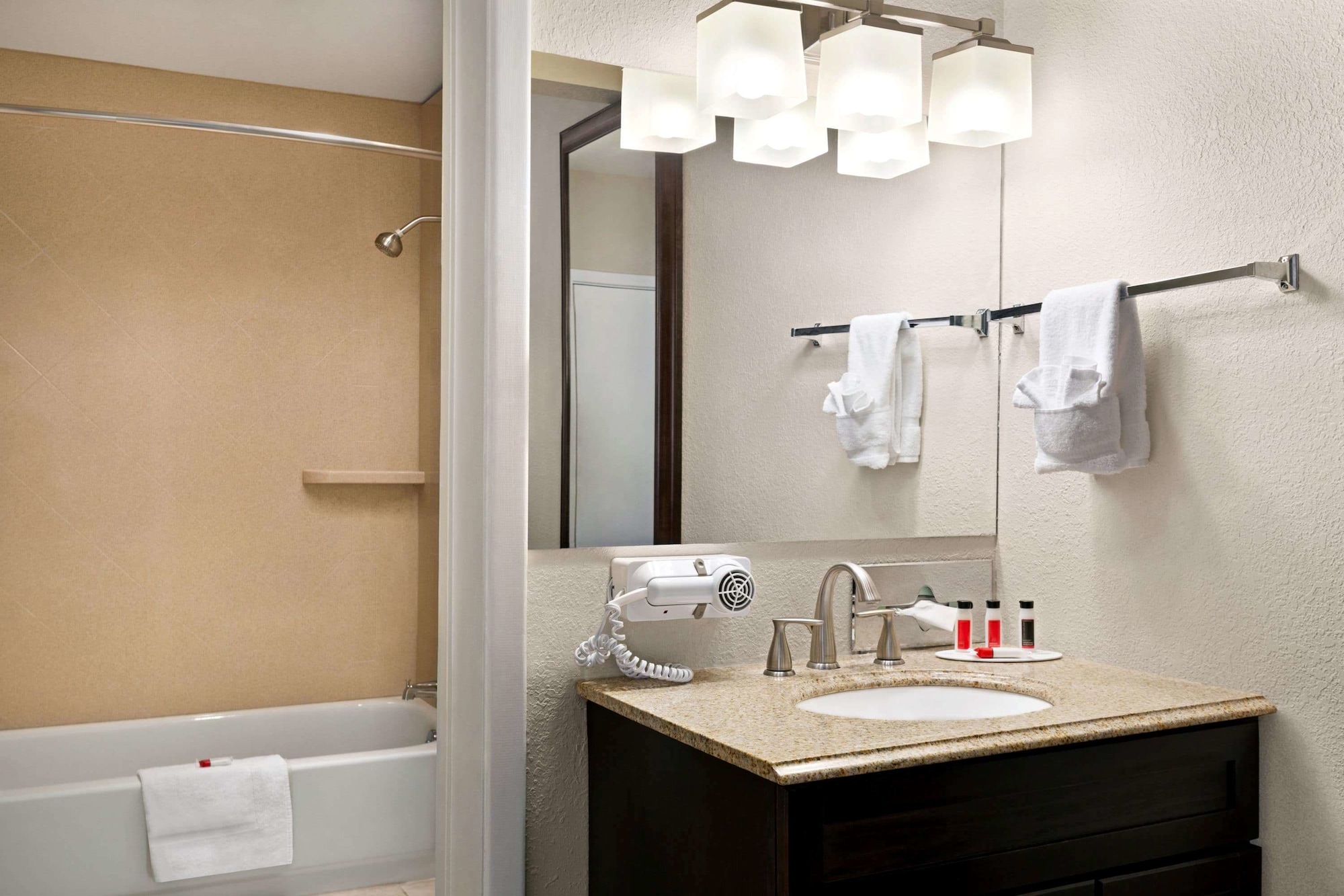 جناح بسرير كينج وسرير كوين، Days Inn by Wyndham Cortez 10/10