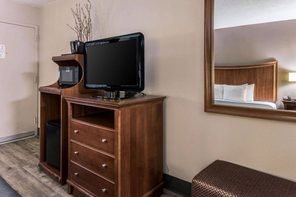 Econo Lodge Gainesville Downtown Area 32/33