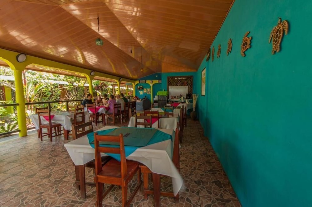 Cabinas El Icaco Tortuguero - Hostel 68/76