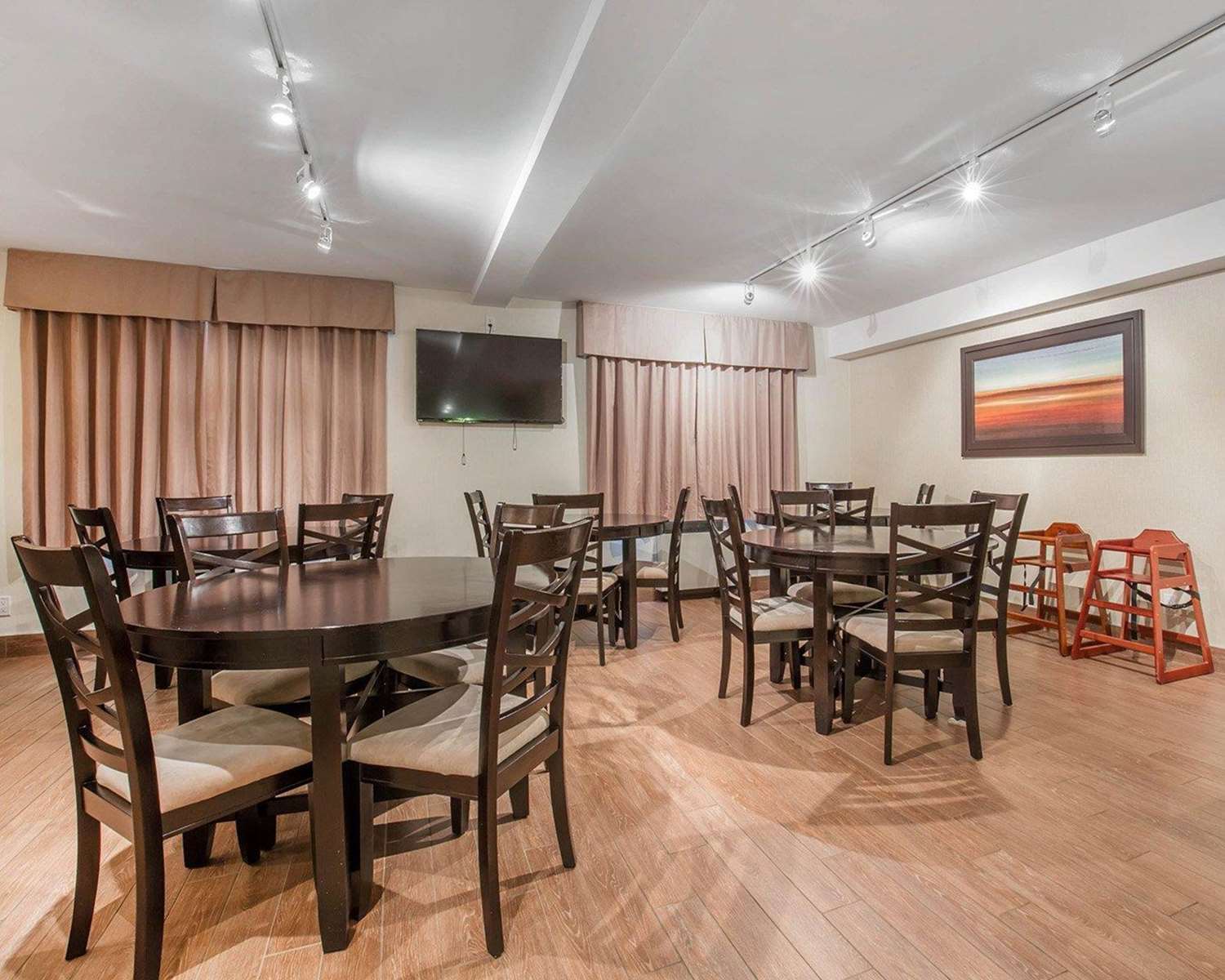 Econo Lodge Taber 19/26