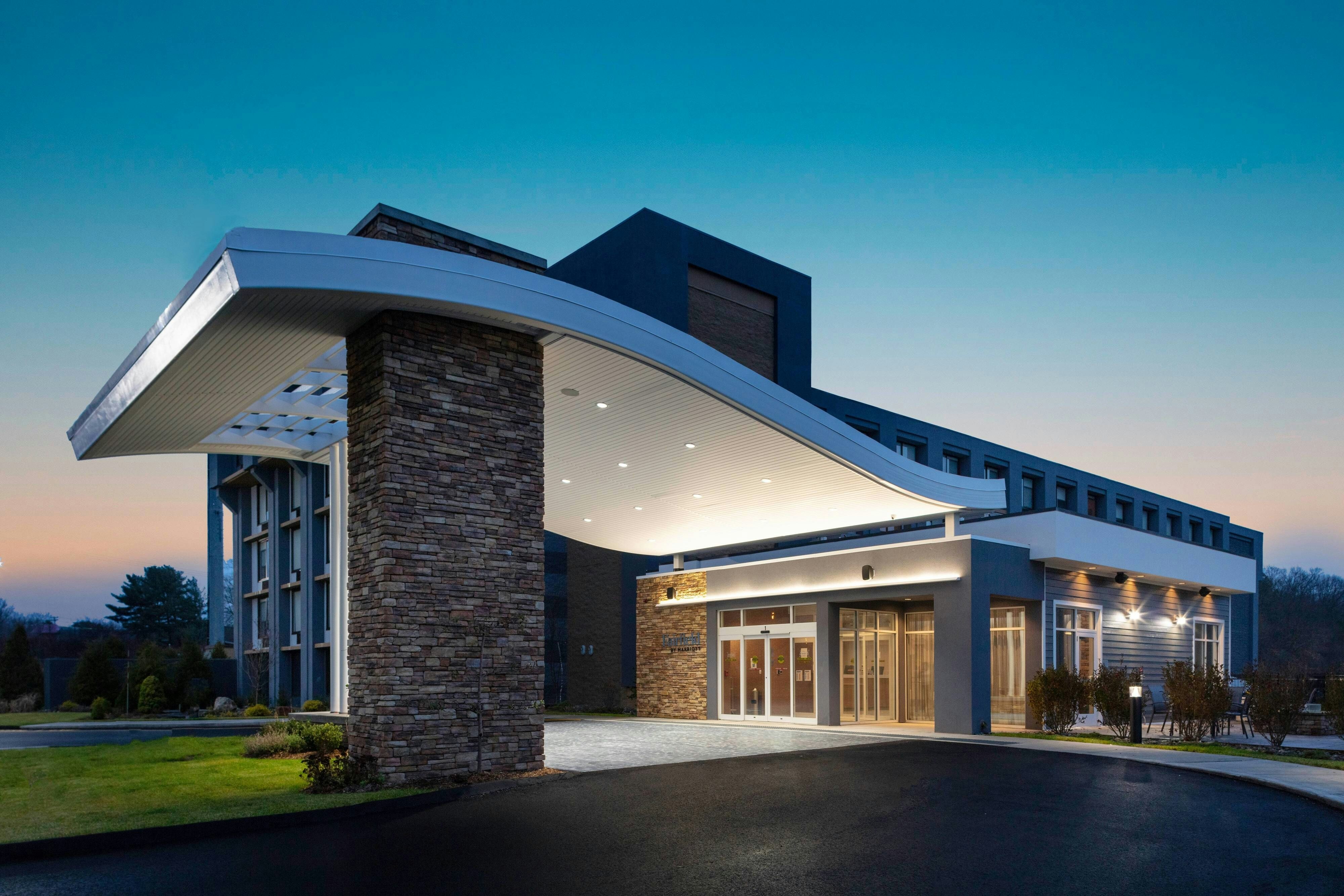 Fairfield Inn & Suites by Marriott Springfield Enfield 1/23
