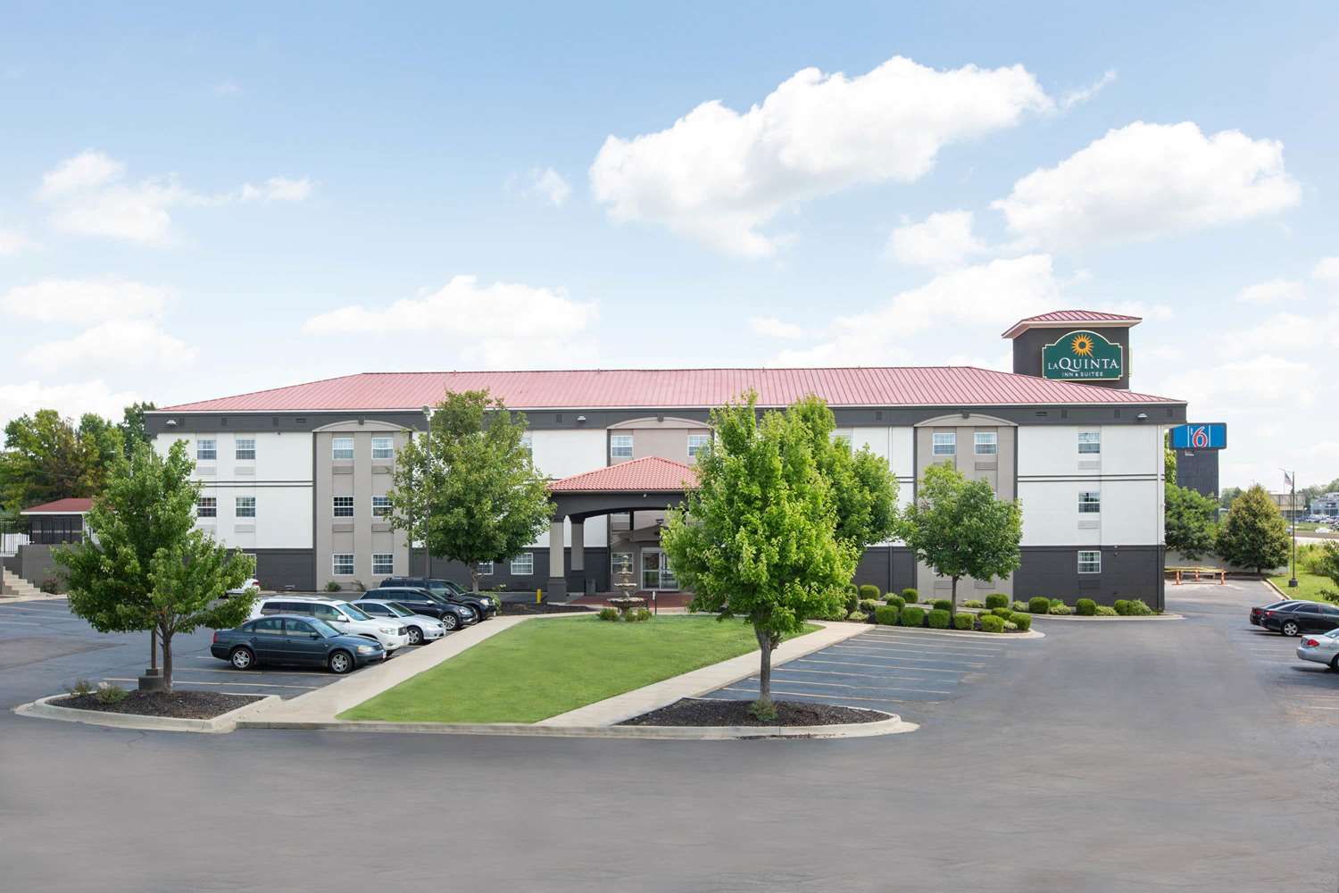 La Quinta Inn & Suites by Wyndham Blue Springs 27/31