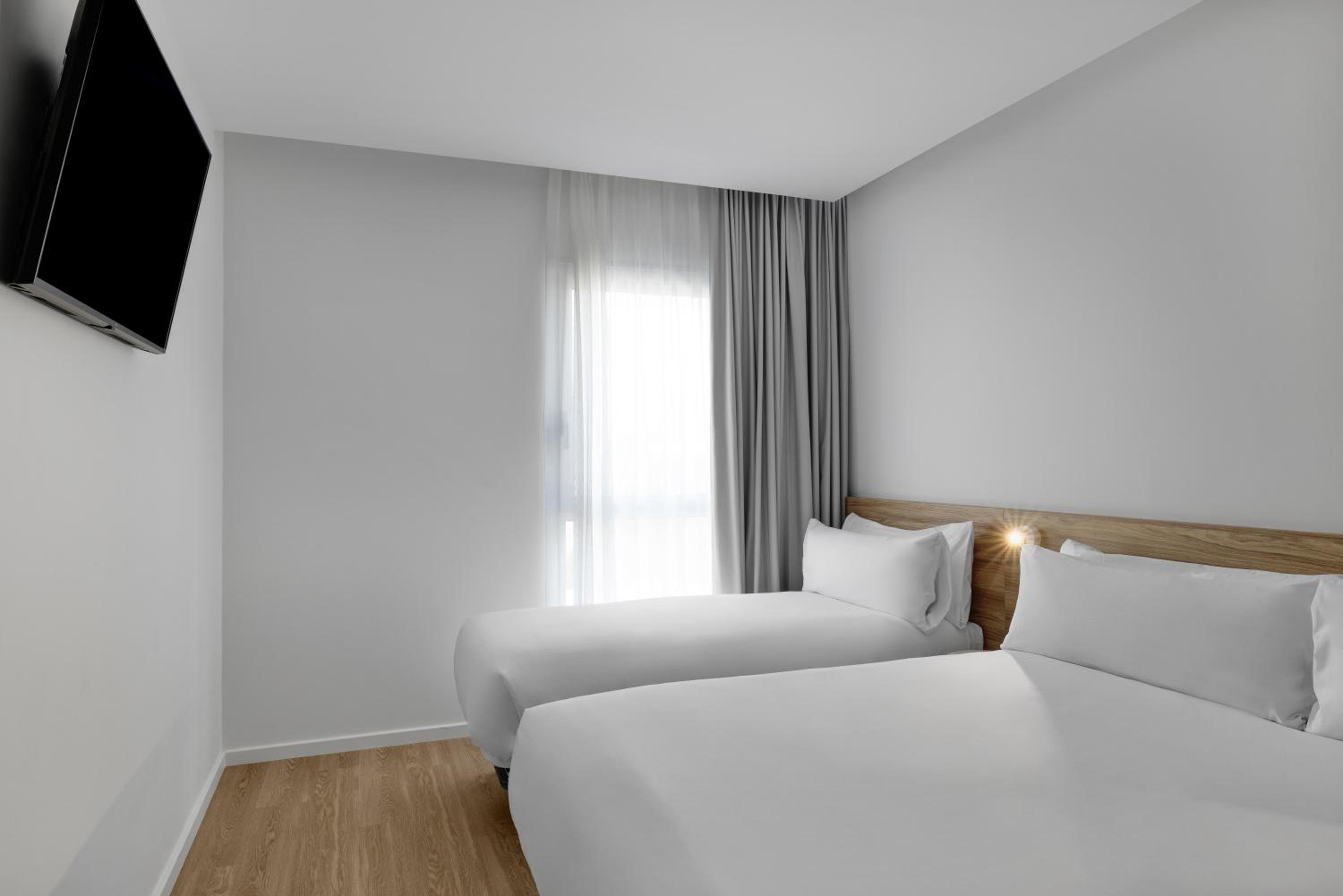 Room, Triple
