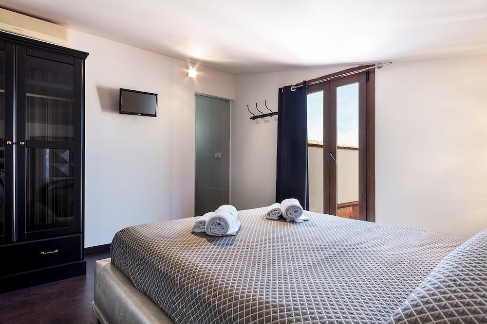 Montmar Hotel 25/50
