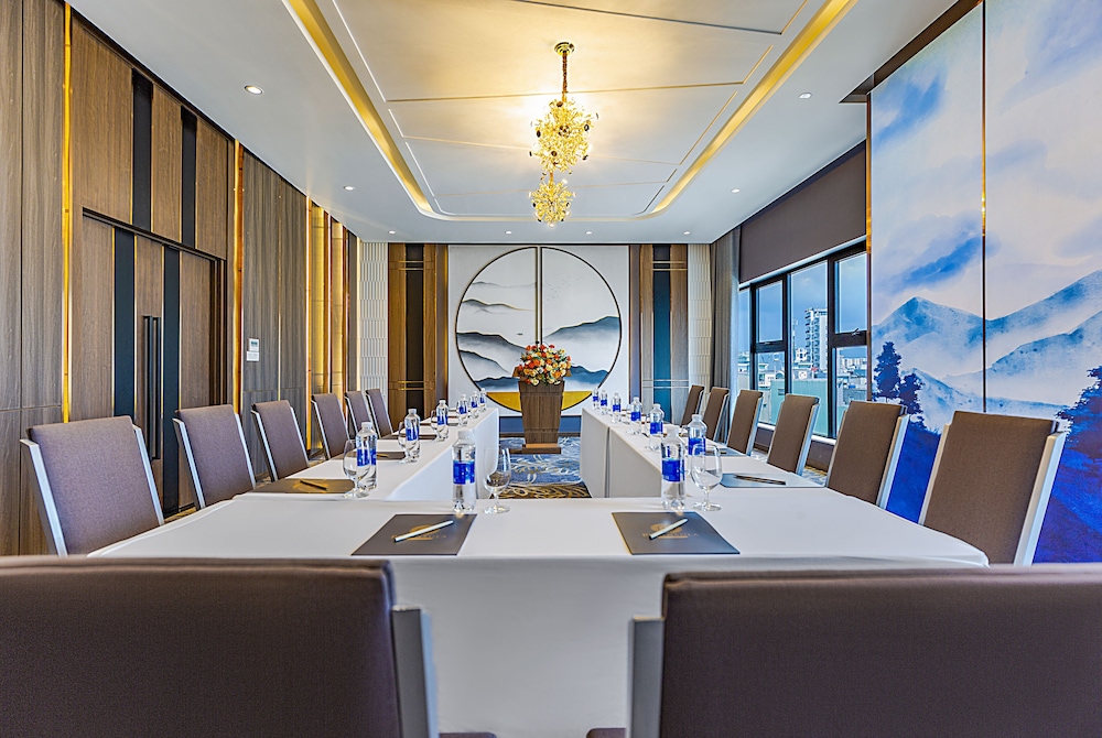 Peninsula Hotel Danang 37/48