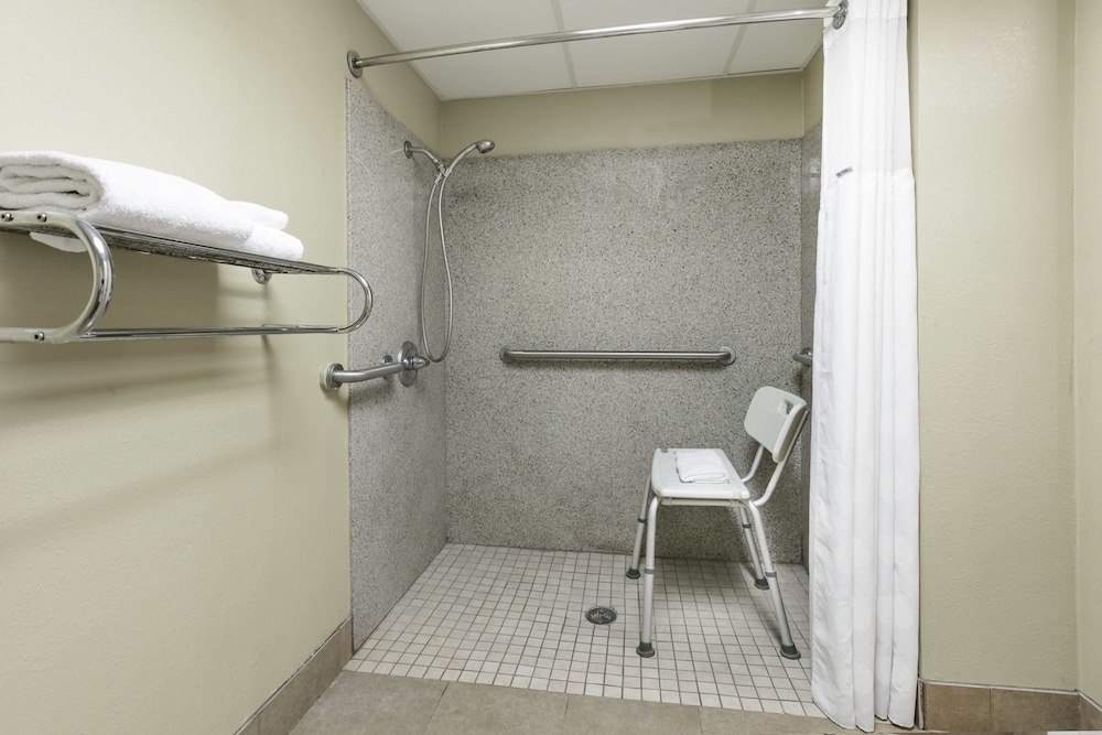 Ramada By Wyndham Odessa Near University Of Texas Permian 9/39