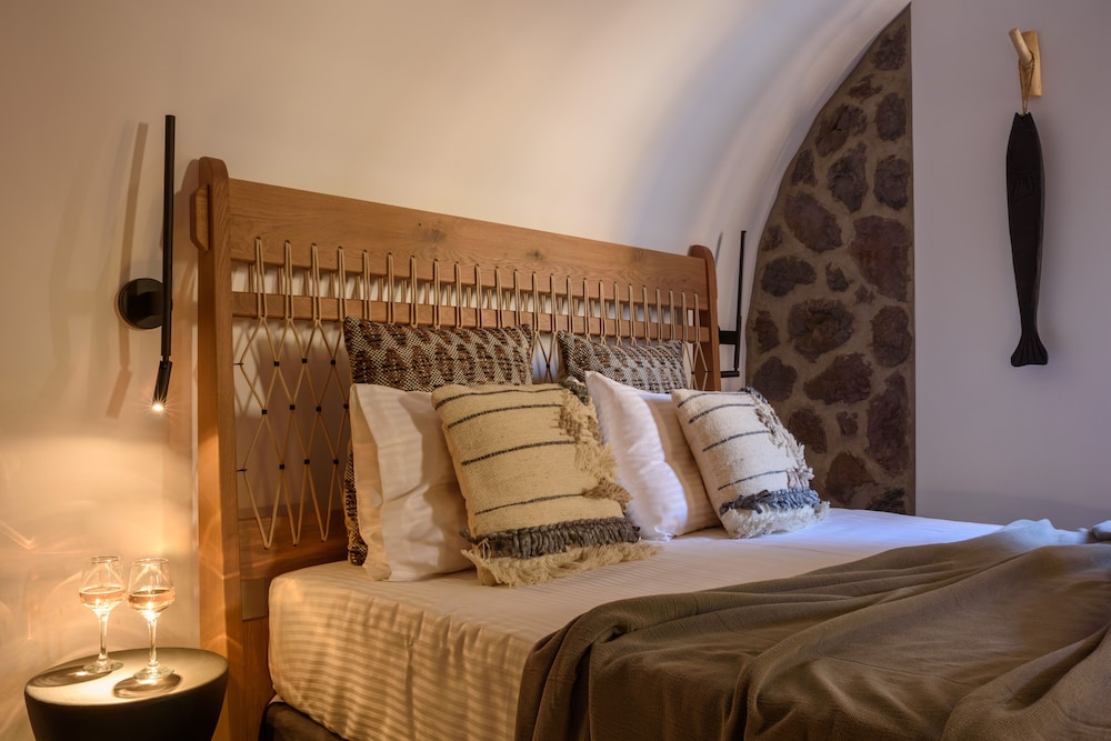 VRACHOS SUITES MYKONOS 25/75