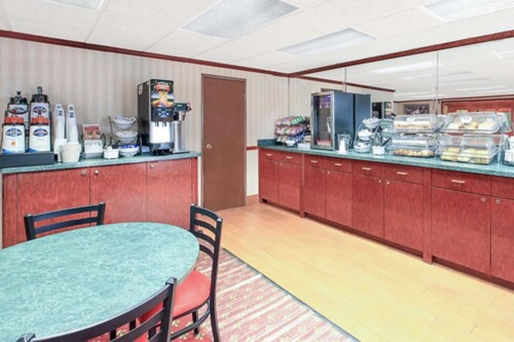 Red Roof Inn Flint 7/39