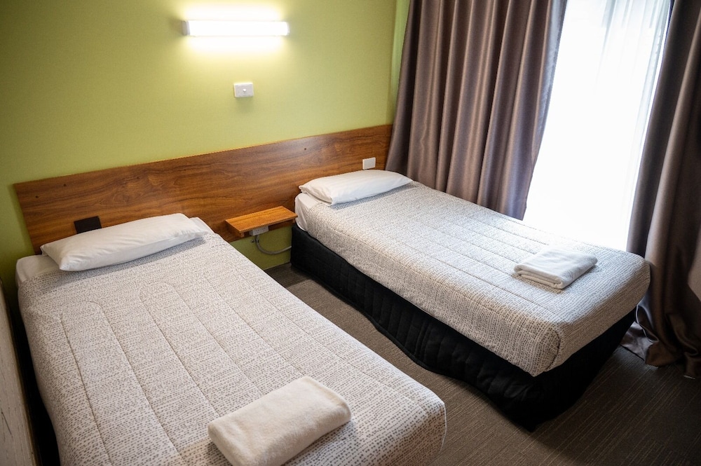 2 Bedrooms, Family Suite, 1 Double and 4 Single Beds, Kitchenette