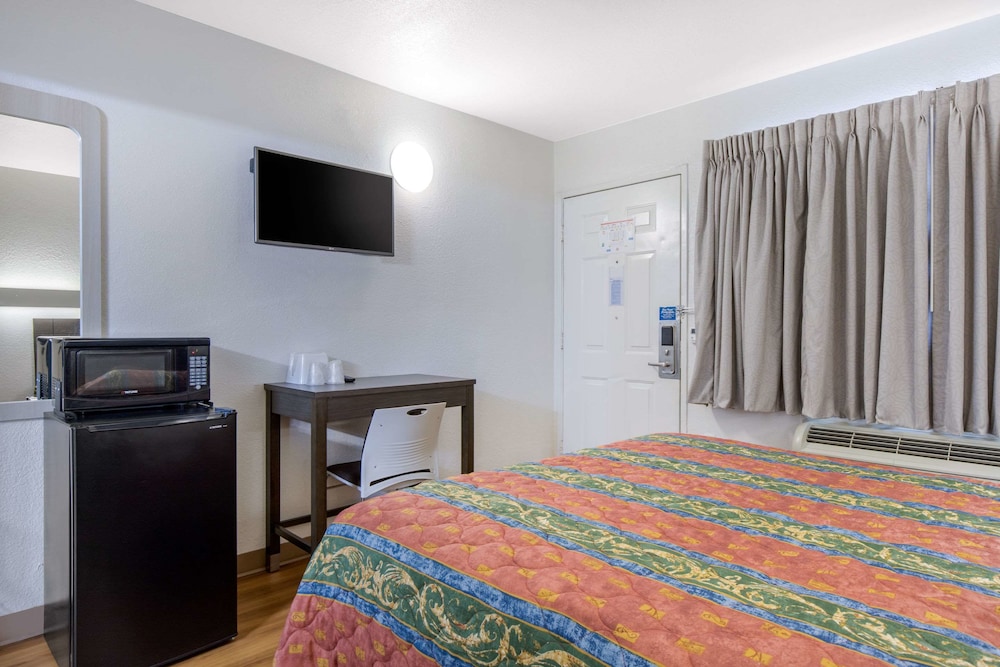 Rodeway Inn Winston Salem Route 52 14/25