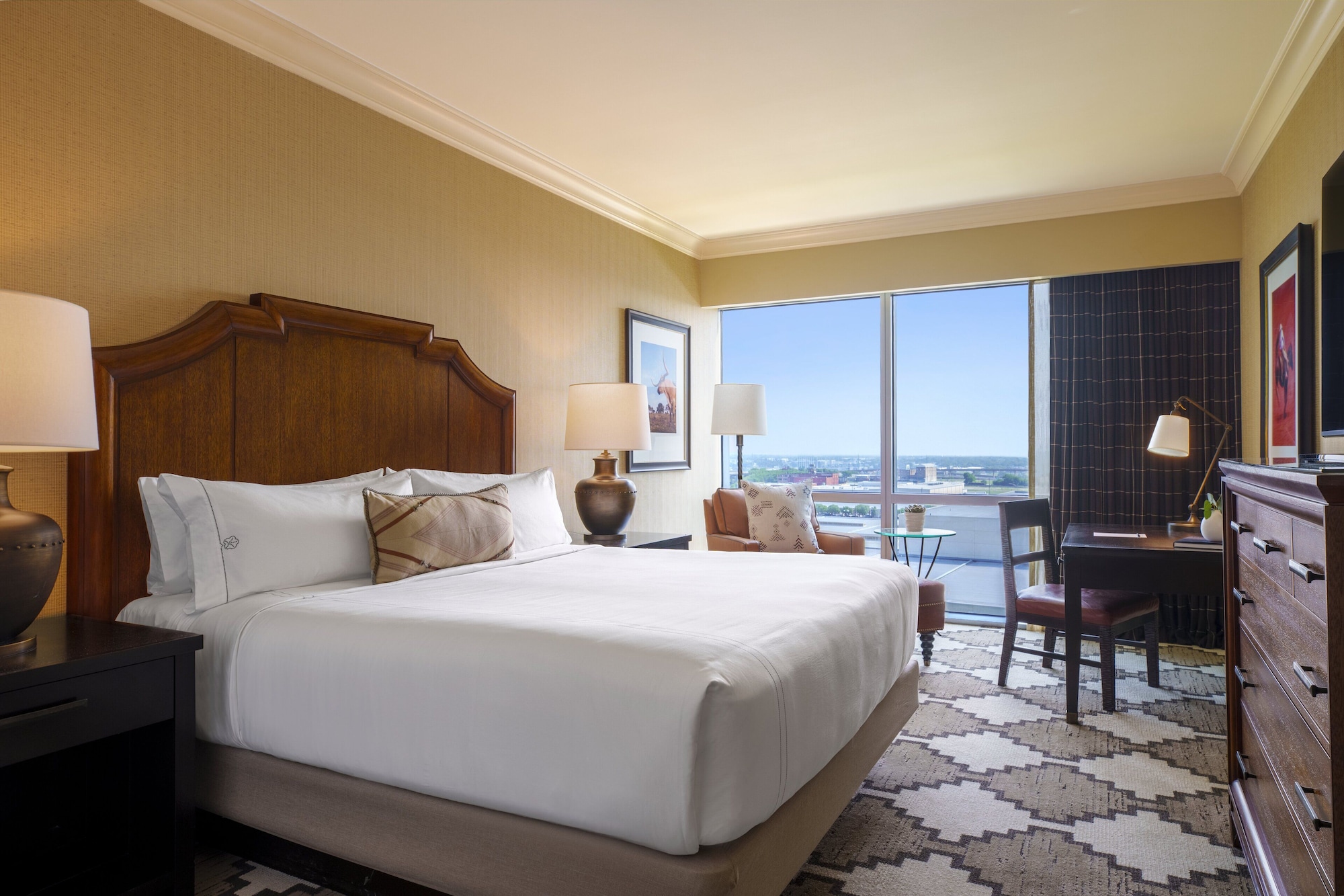 PREMIER, KING BED