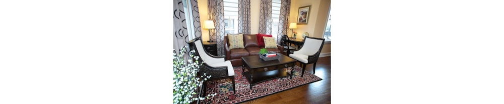 The Guesthouse at the Norwalk Inn 53/58