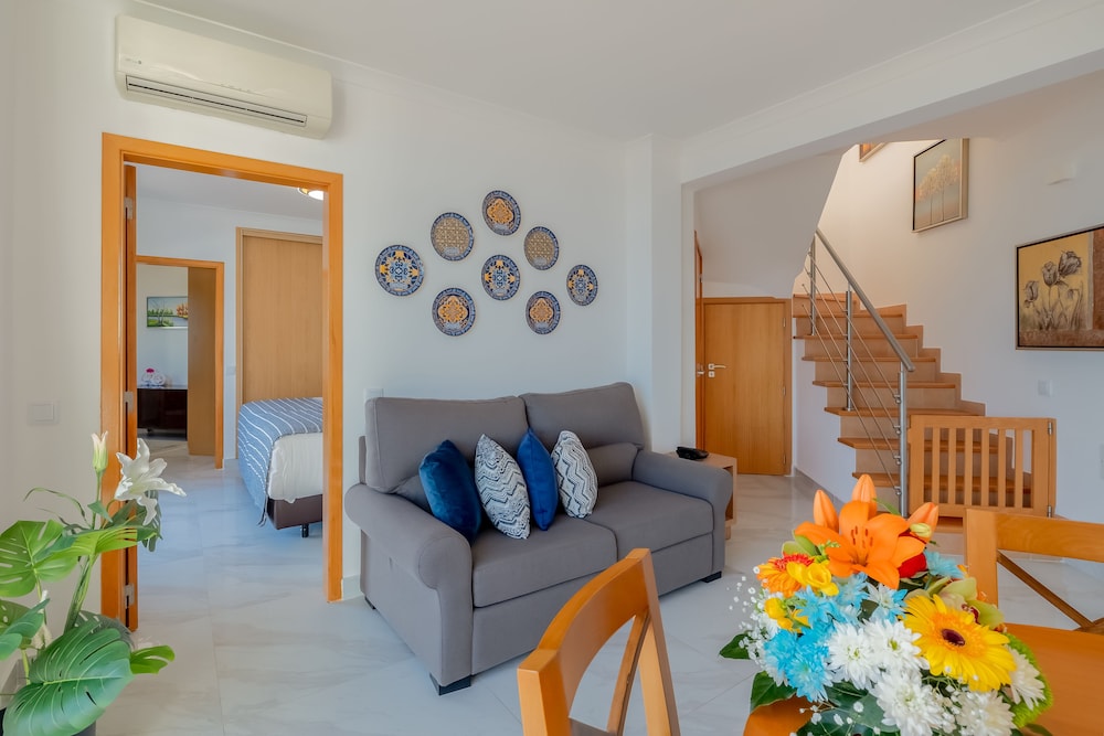 Monicca Collection Suites and Residences 52/74