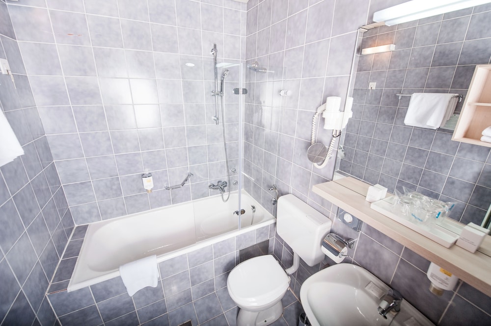 Hotel Zagreb - Health & Beauty 13/76