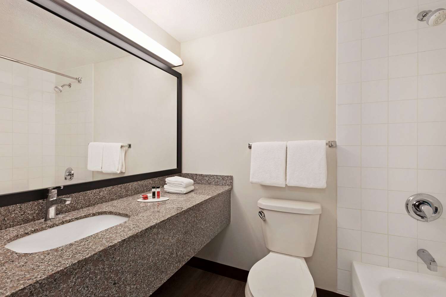 Super 8 by Wyndham Calgary Shawnessy Area 23/24