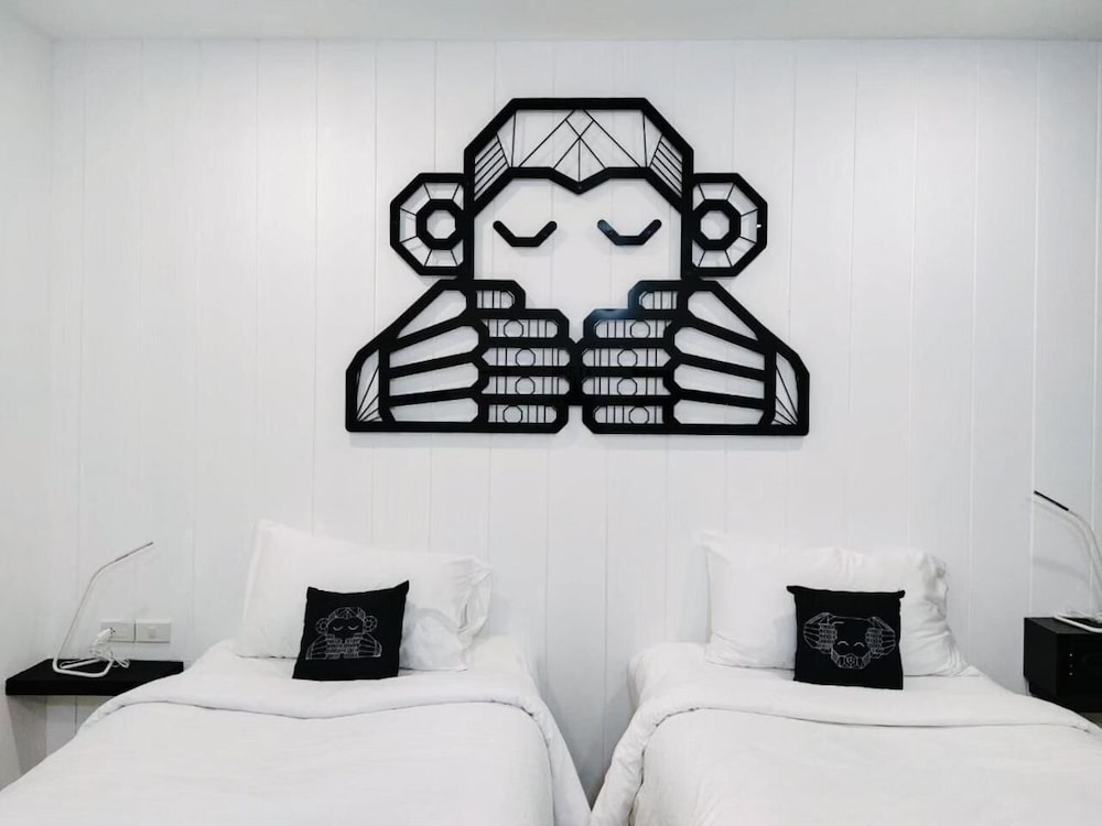 Blu Monkey Phi Phi Island 30/64