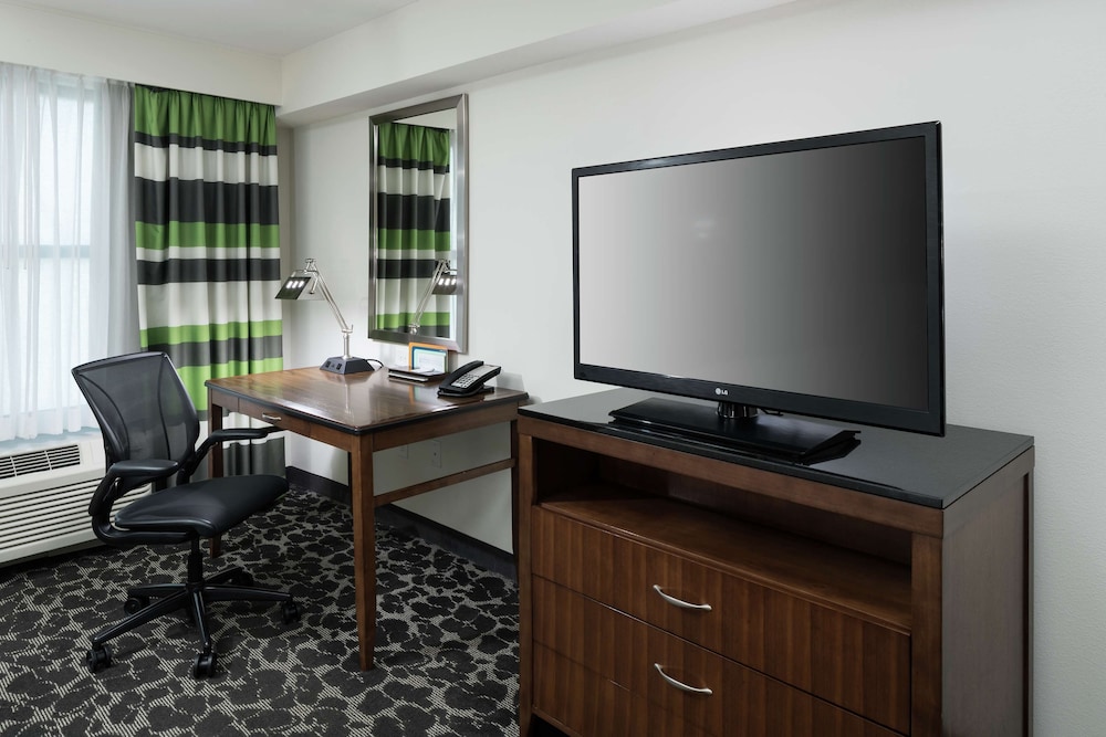 Hilton Garden Inn Charleston Waterfront Downtown 61/77