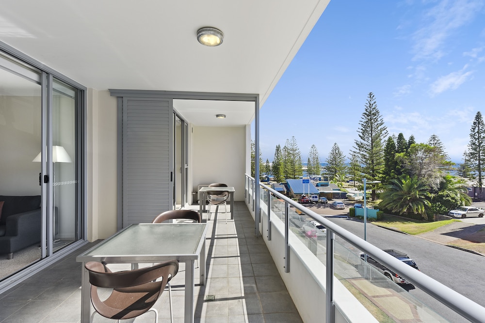 MACQUARIE WATERS BOUTIQUE APARTMENT HOTEL 13/26