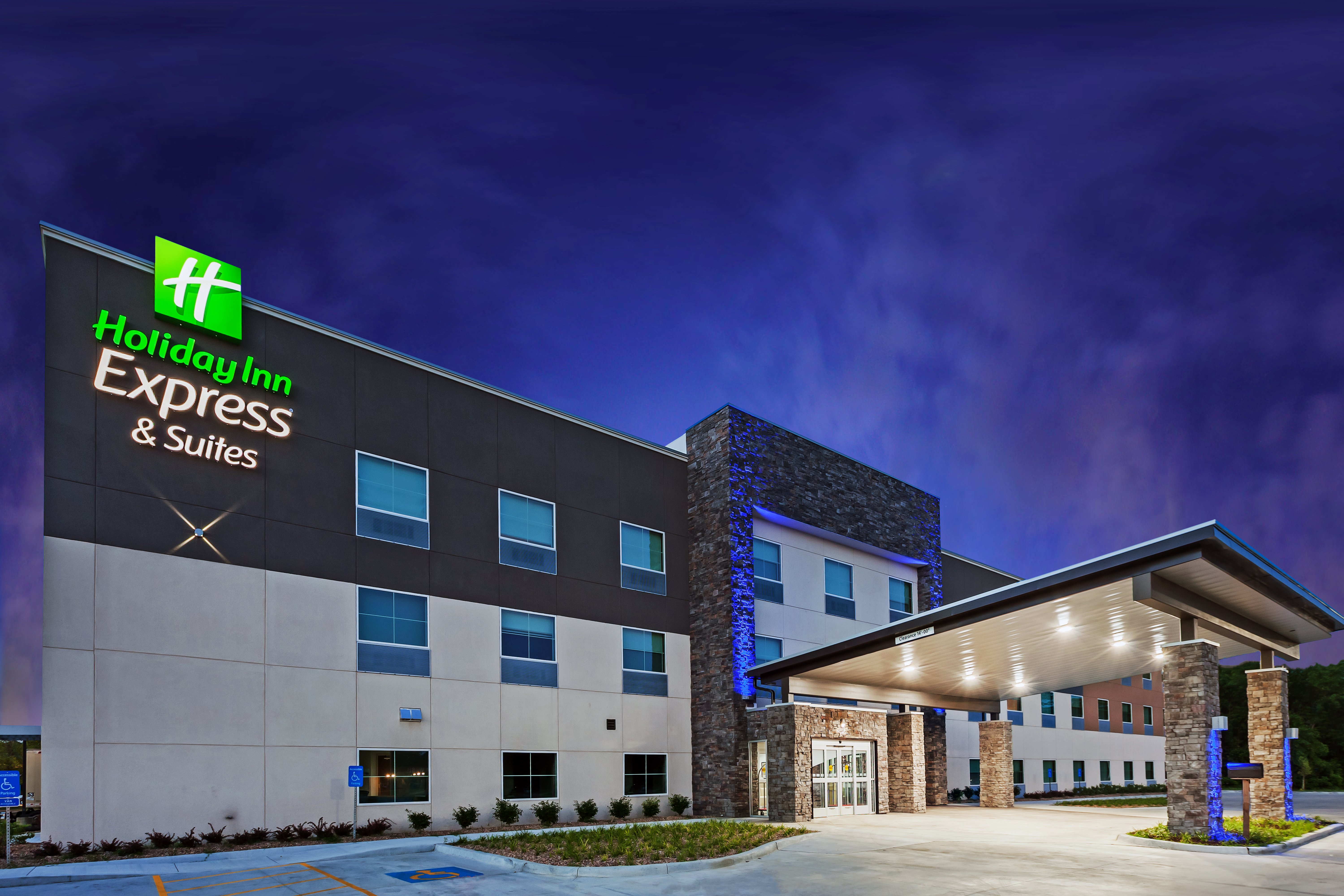 HOLIDAY INN EXPRESS & SUITES COFFEYVILLE 2/48