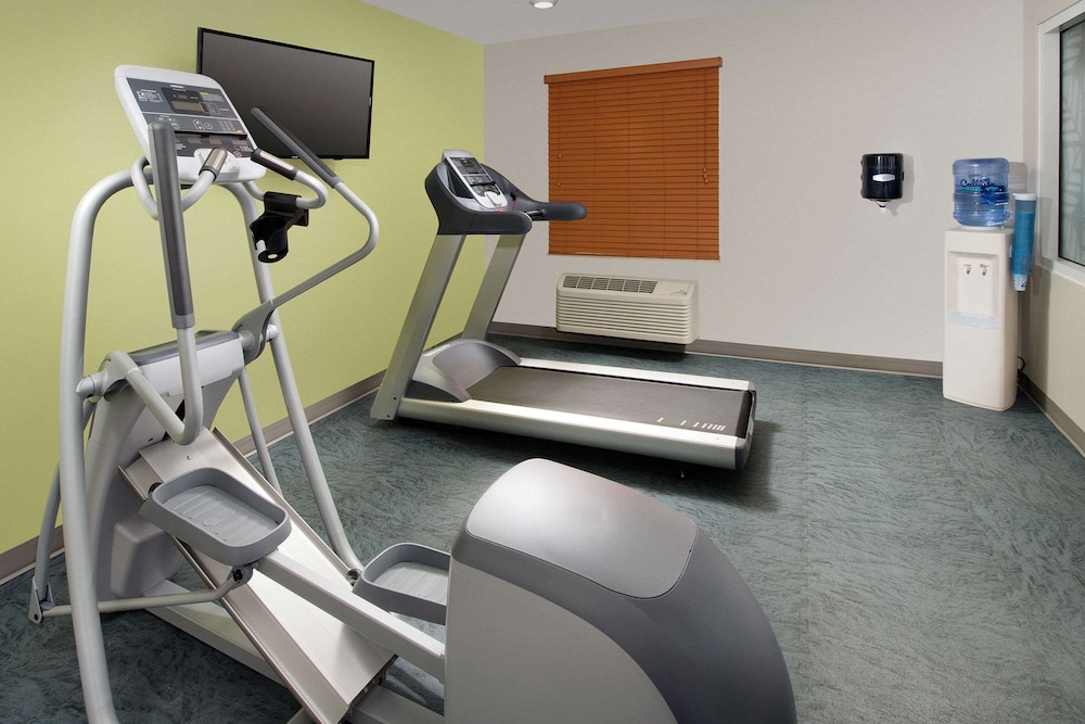WoodSpring Suites Chicago Darien 18/29