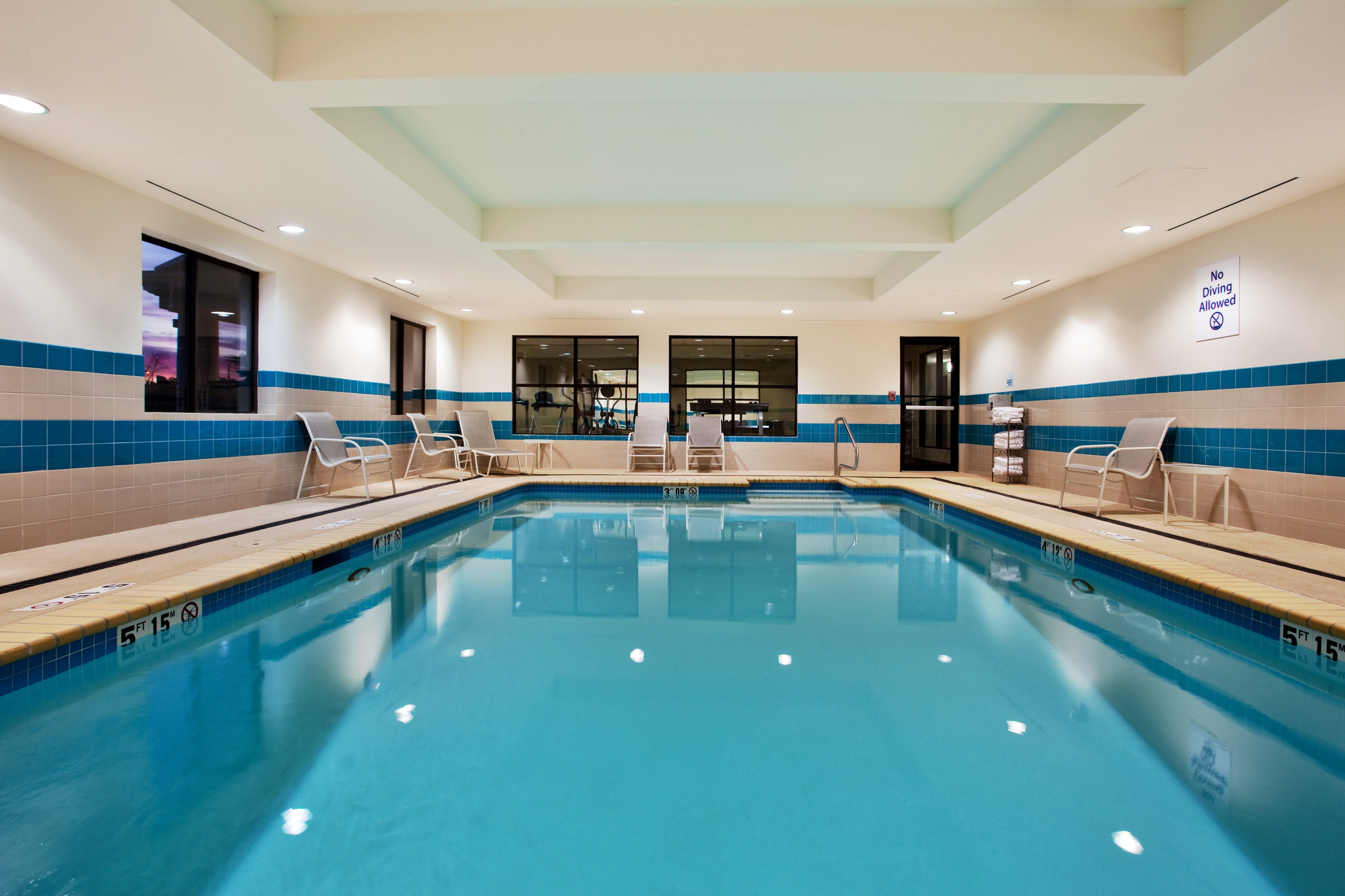 Holiday Inn Express Hotel and Suites Picayune-Stennis Space Cntr 37/68