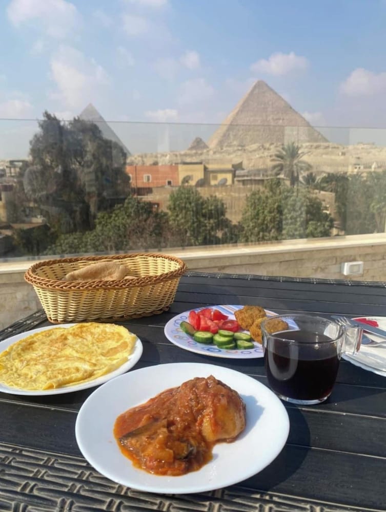 3 Pyramids View Inn 36/47