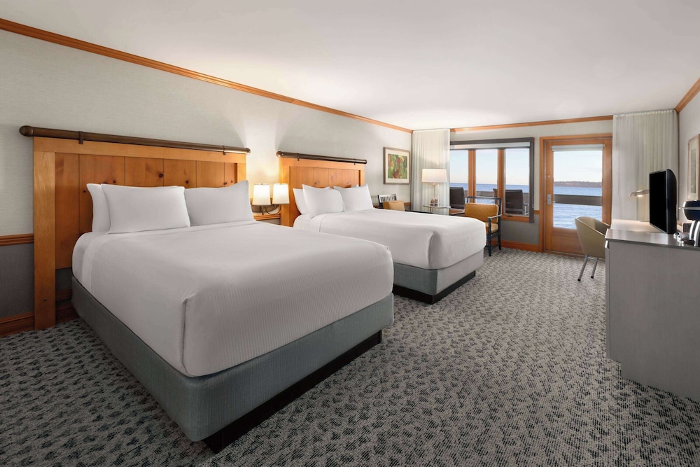 Premier, 2 Queen Beds, Water View, Balcony