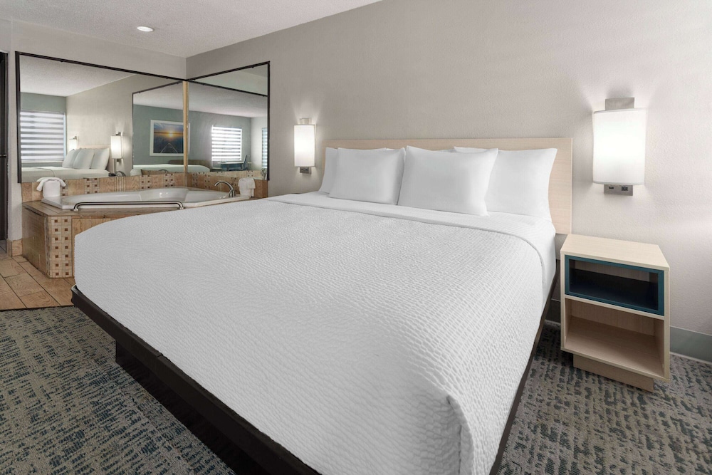 Suite, King Bed