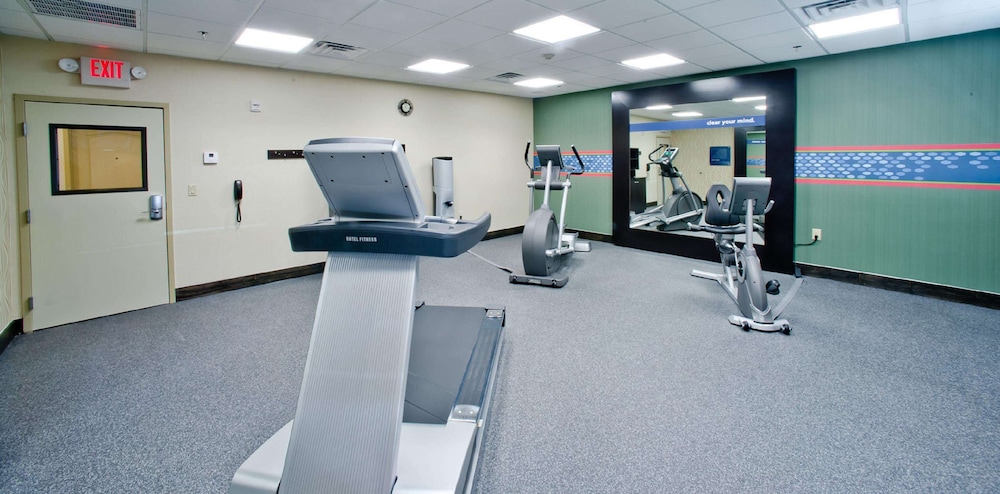 Hampton Inn and Suites Denison, TX 23/60